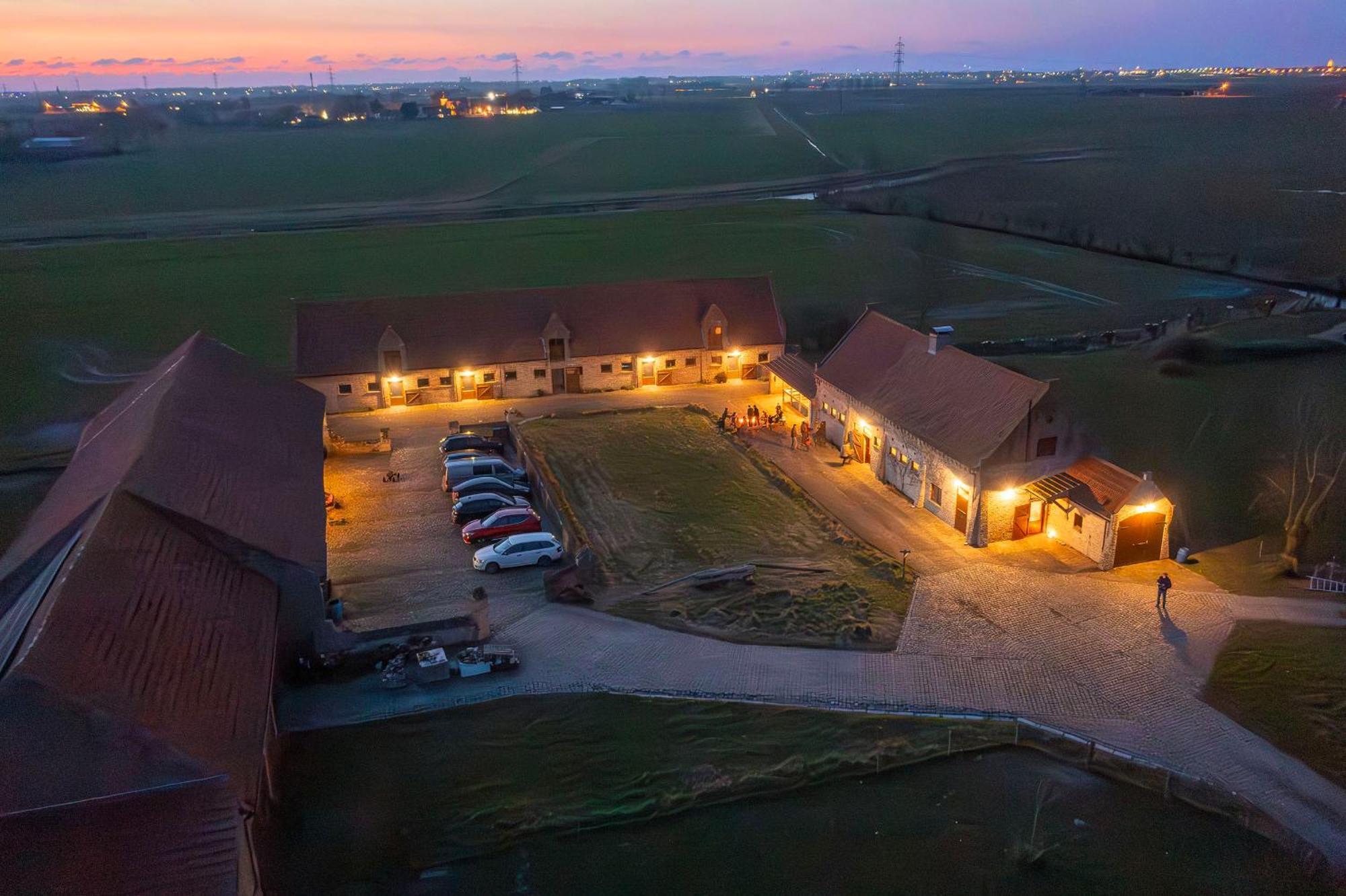 Holiday Home 'T Hof Der Witte Damen Veurne Bagian luar foto